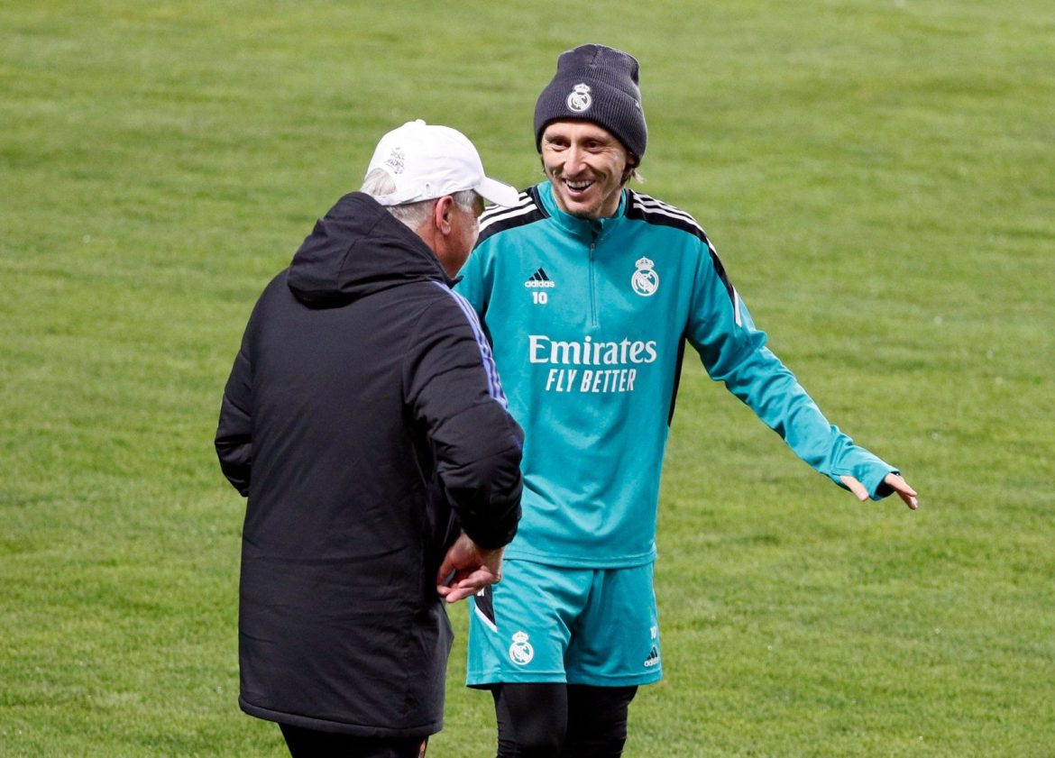 Spurs make Modric offer